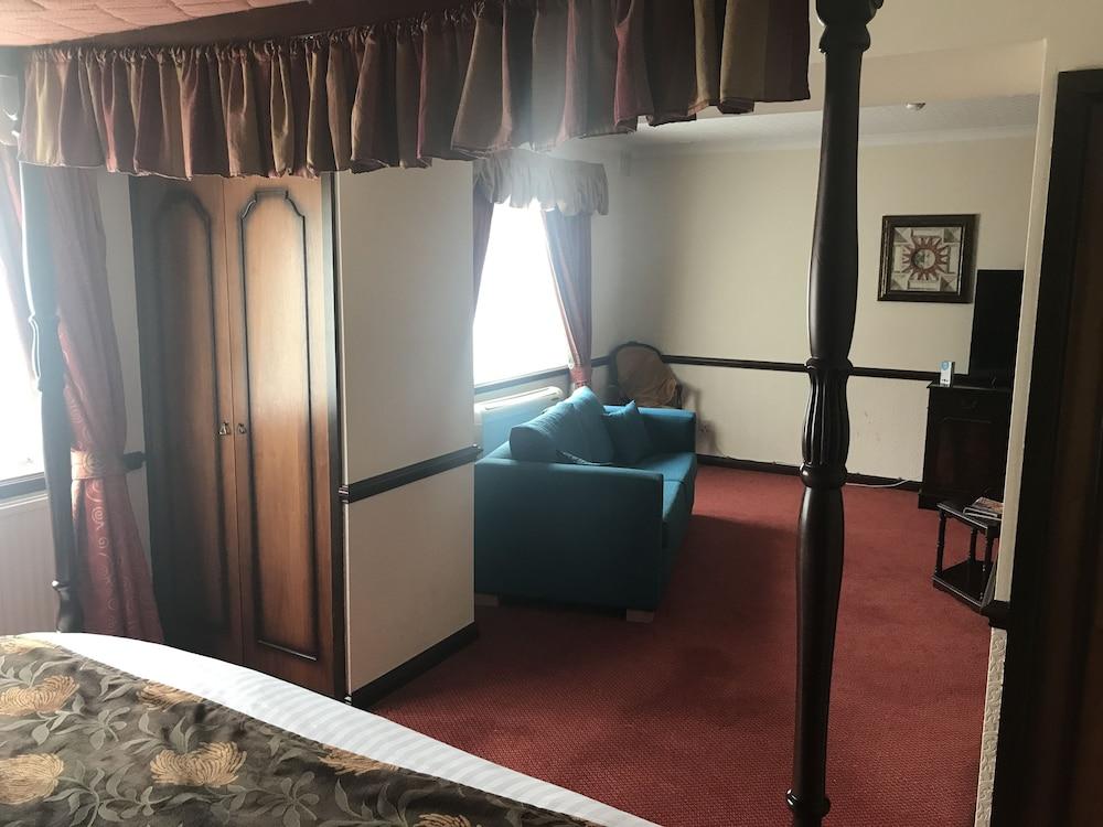 Best Western Rockingham Forest Hotel Corby Bagian luar foto